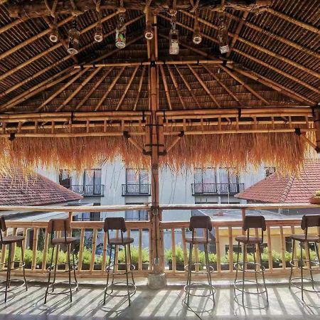 Nuka Beach Inn Кута Экстерьер фото